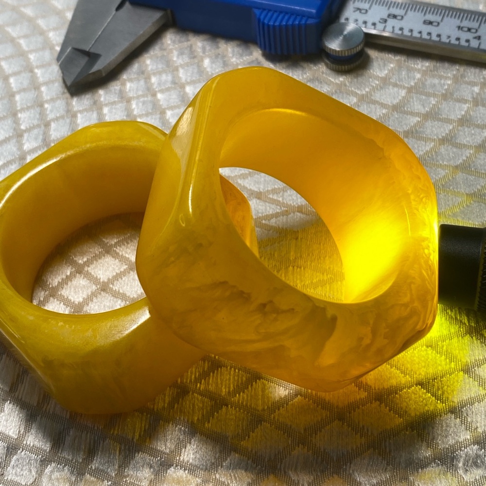 Antique Bakelite “Lemon Butterscotch” Faceted Bangles 1930.
